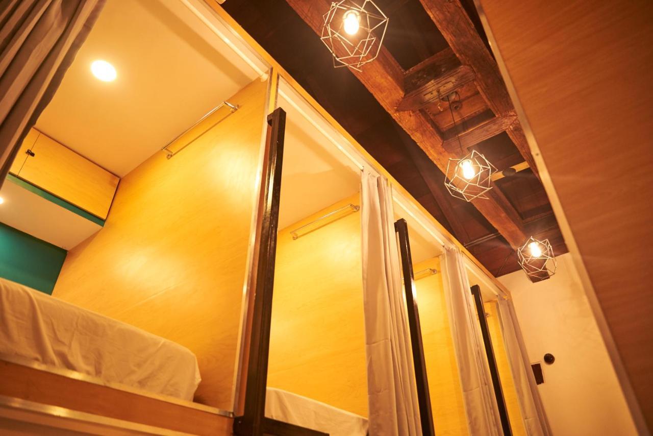 The Icon Capsule Hostal *