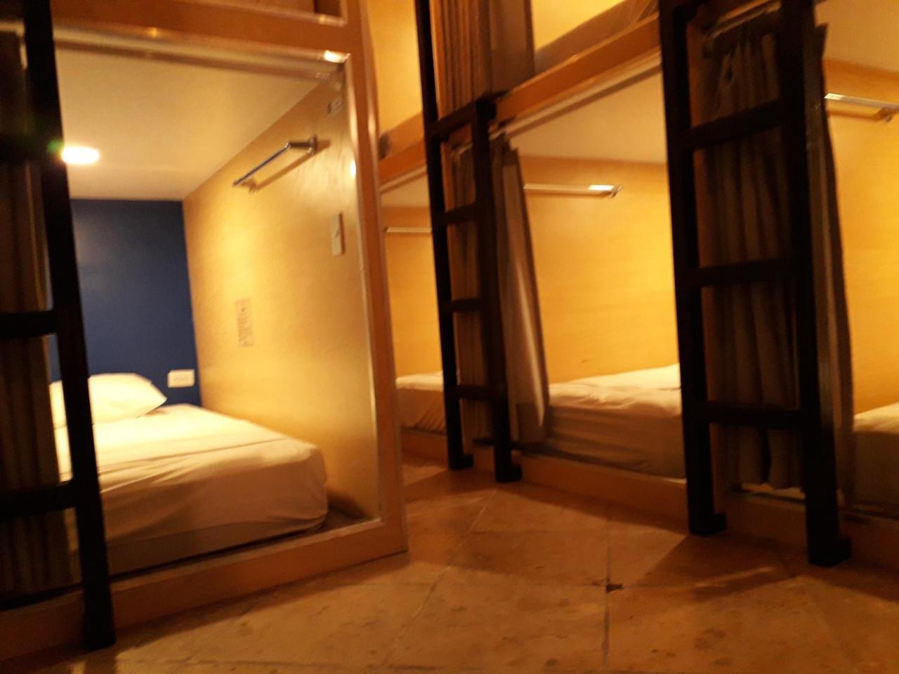 Hostal The Icon Capsule
